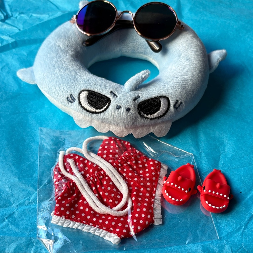 👙LABUBU BEACH BUNDLE 👙 NWOT 👙
